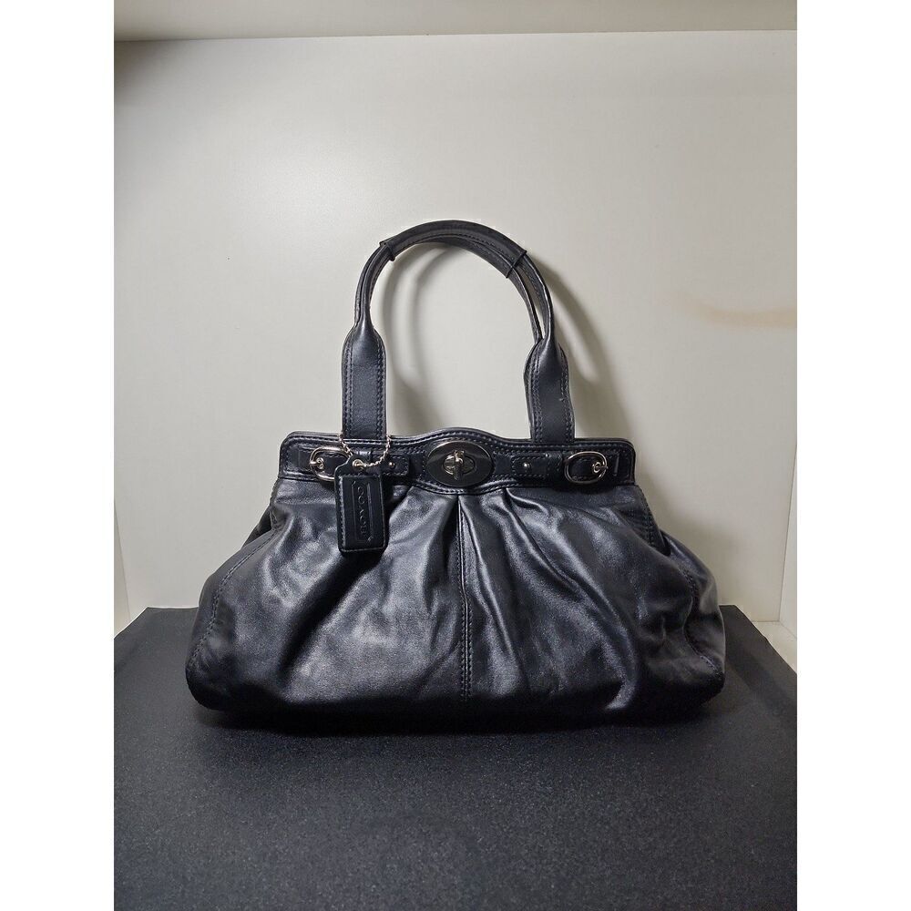 Supple Black Leather Large-sized GARNET Turnlock Shoulder Tote